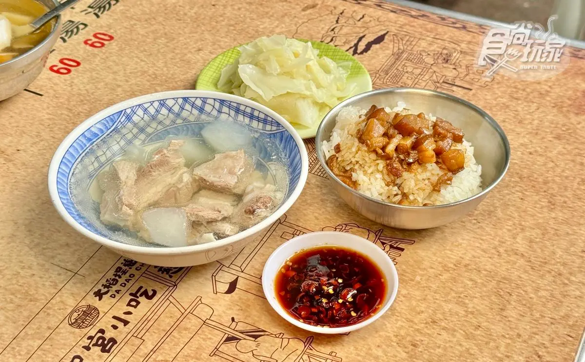 廟口榕樹下開吃！大稻埕慈聖宮５攤老店美食：台北３大鹹粥、銷魂白煮豬腳