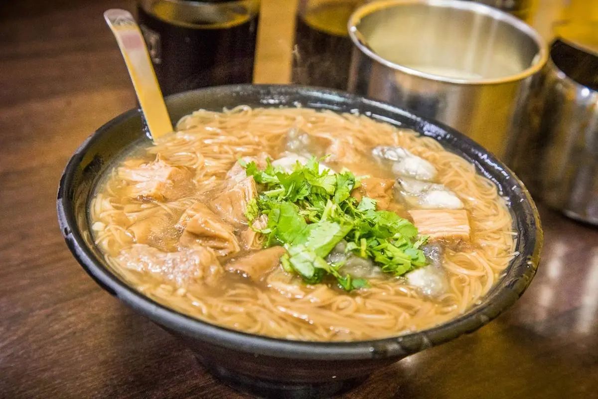松山區美食餐廳推薦９家：台北麵線４天王、米其林藥燉排骨、排隊芋頭酥