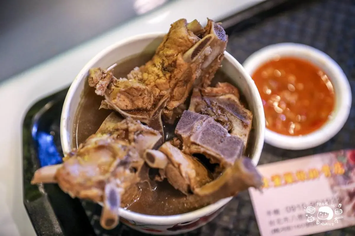 松山區美食餐廳推薦９家：台北麵線４天王、米其林藥燉排骨、排隊芋頭酥