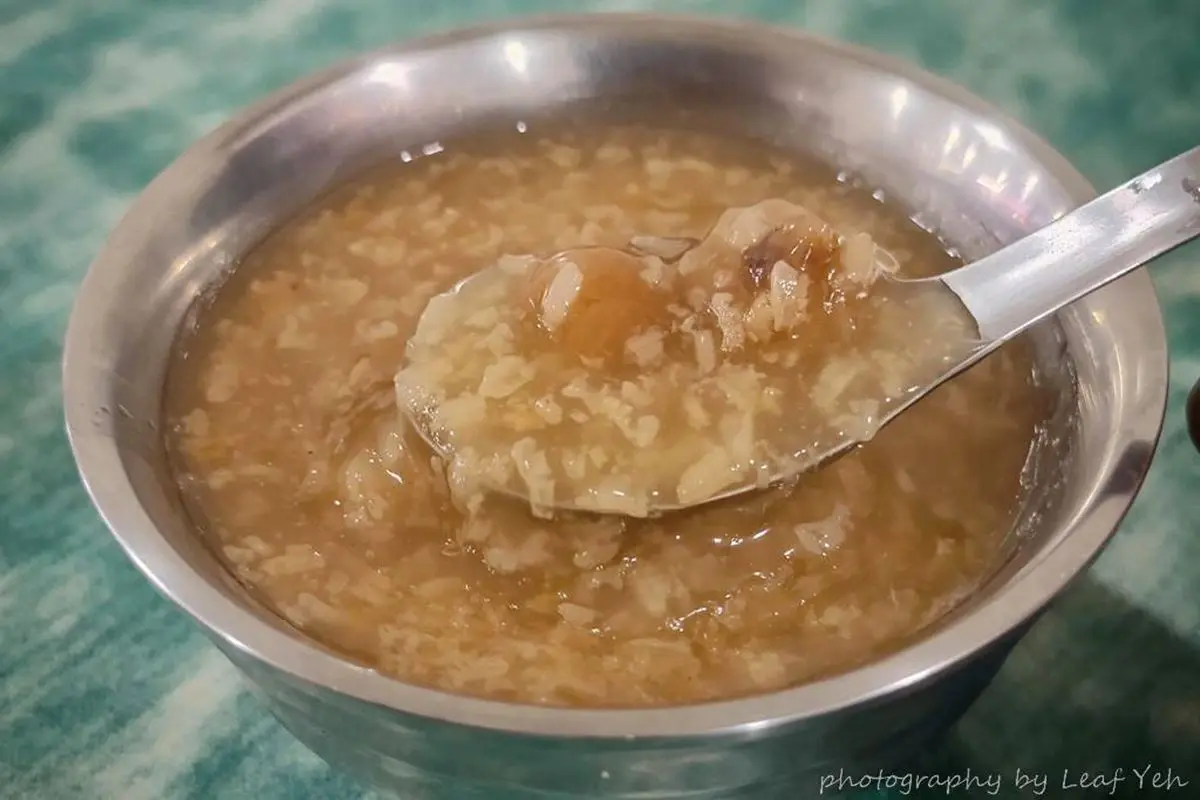 老台北人最愛!70年「古早味米糕粥」飄香華西街,燒麻糬沾爆花生粉太欠吃 老台北人最愛!70年「古早味米糕粥」飄香華西街,燒麻糬沾爆花生粉太欠吃