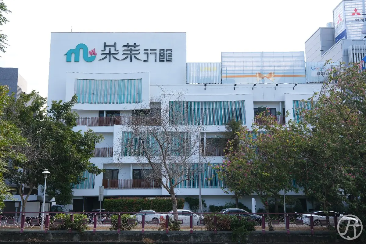 秒飛日本！台中豪宅風汽車旅館，爽泡房內超大湯池、無限歡唱KTV