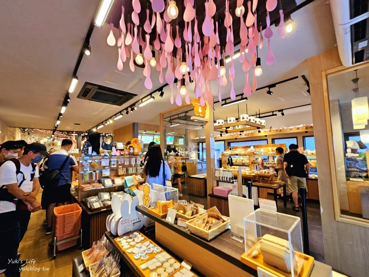 米飛兔粉尖叫!開箱超粉嫩「Miffy主題麵包店」,超Q兔兔造型萌到捨不得吃 米飛兔粉尖叫!開箱超粉嫩「Miffy主題麵包店」,超Q兔兔造型萌到捨不得吃