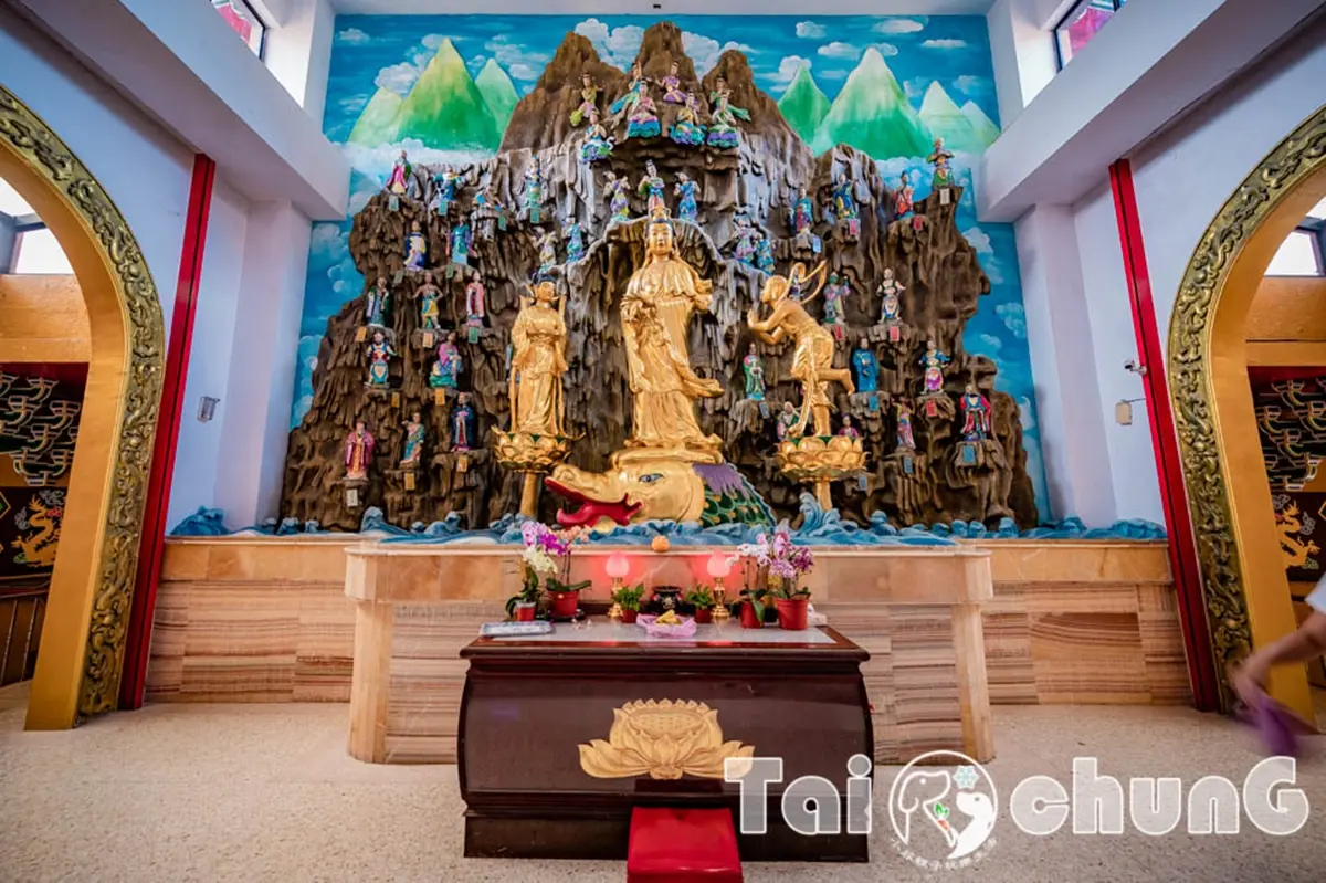 「巨型九龍金雕」超逼真！台中「仿明朝古寺」藏深山，龍年最應景春遊景點