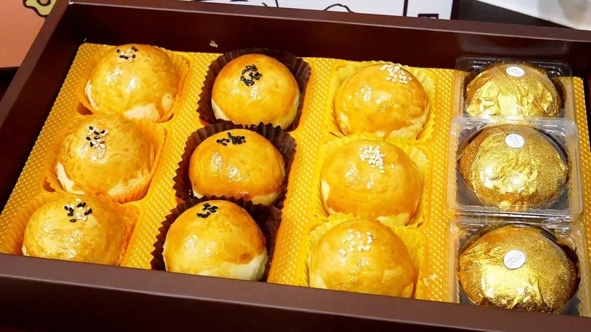 蛋黃酥共有５種口味：紅豆、芋頭、綠豆、梅子、金莎，也可以特製無蛋版。（圖片來源：靜香EAT）