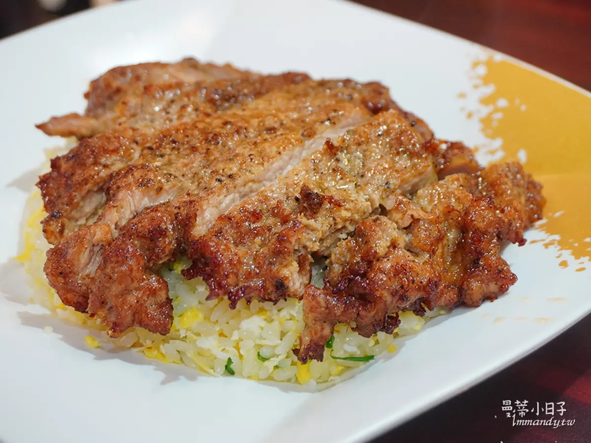 在地人稱「中和版小鼎泰豐」!必點厚切排骨蛋炒飯,紅油皮蛋麵香辣唰嘴 在地人稱「中和版小鼎泰豐」!必點厚切排骨蛋炒飯,紅油皮蛋麵香辣唰嘴