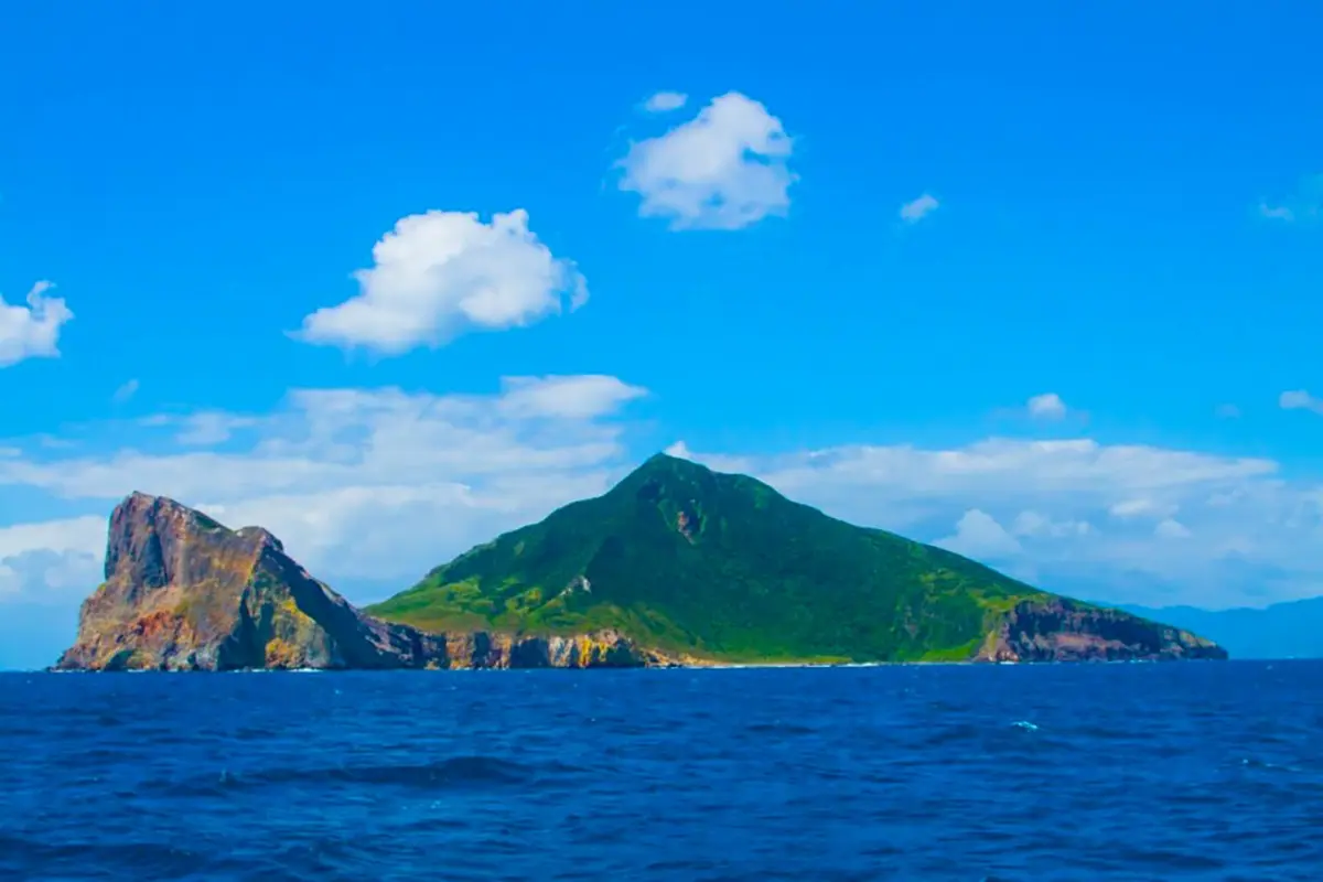 全球最酷「龜山島」限時開放!看完登島須知快搶訂,搭船賞鯨+打卡牛奶湖 全球最酷「龜山島」限時開放!看完登島須知快搶訂,搭船賞鯨+打卡牛奶湖