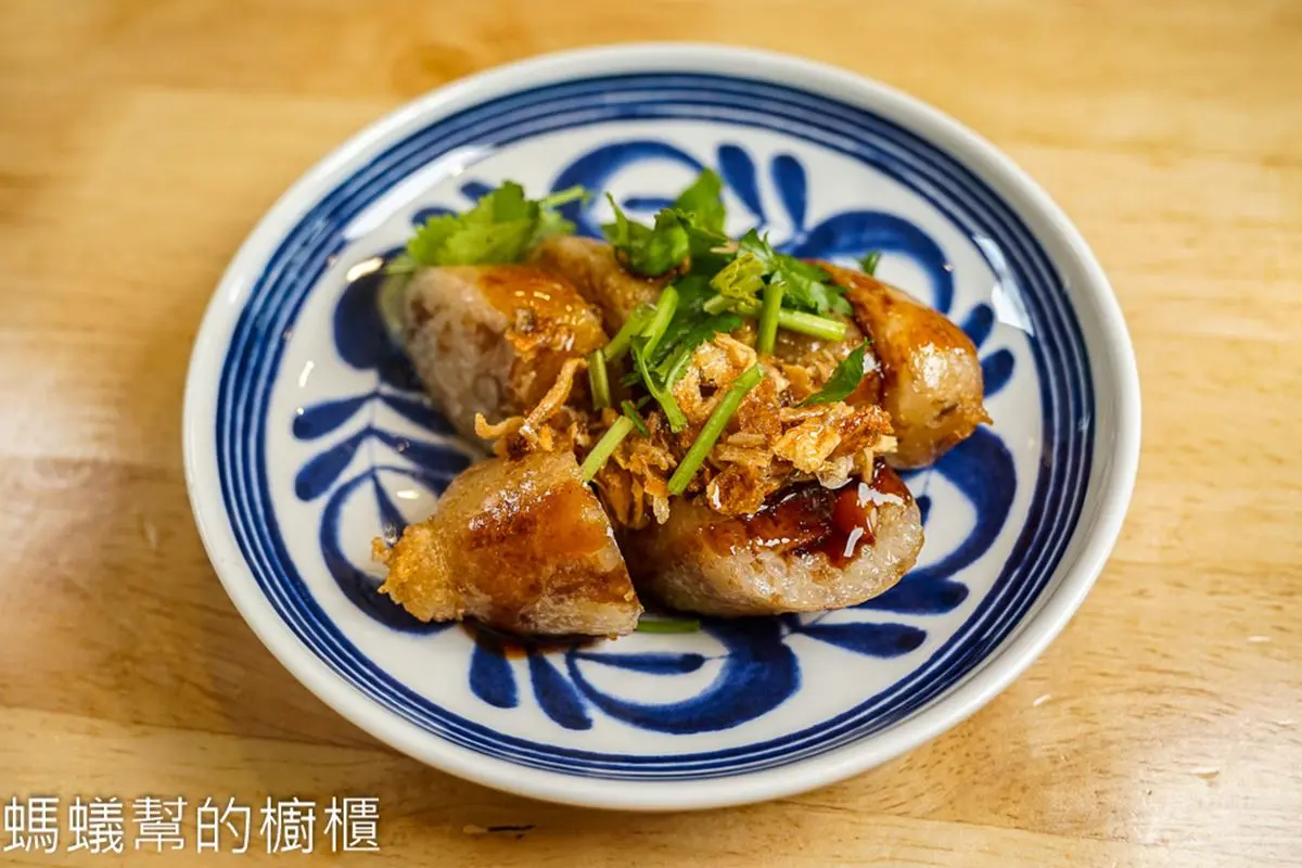酥香燒肉＋大腸太犯規！「碗公黃金麵線」給料不手軟，海味章魚、小卷也要吃