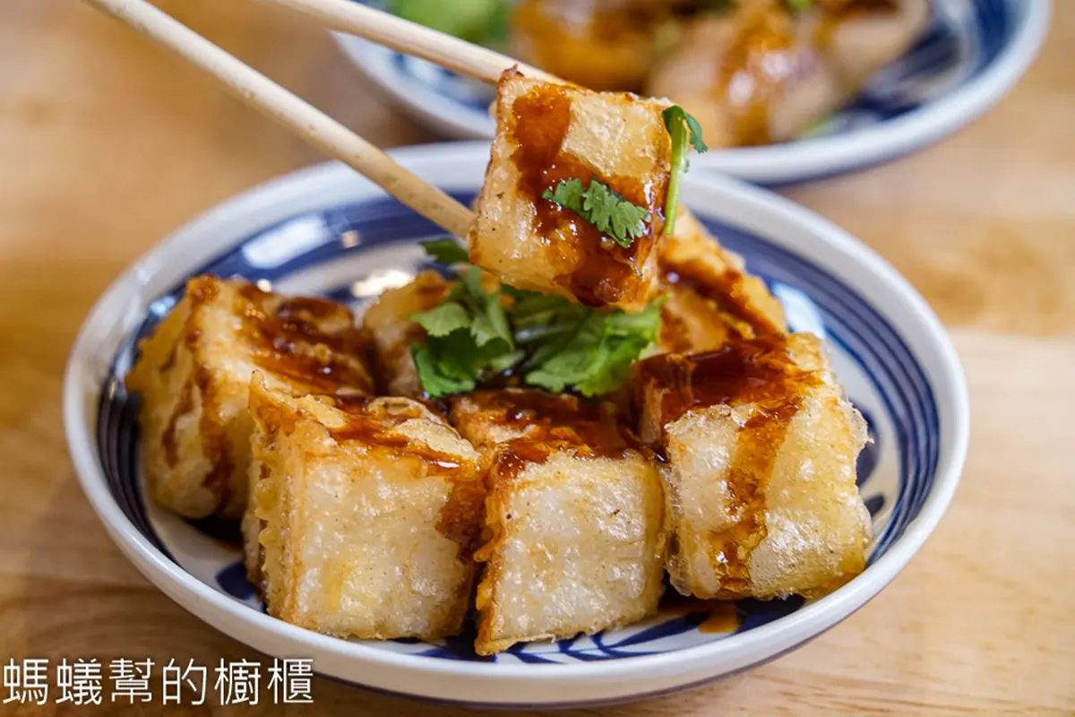 酥香燒肉＋大腸太犯規！「碗公黃金麵線」給料不手軟，海味章魚、小卷也要吃