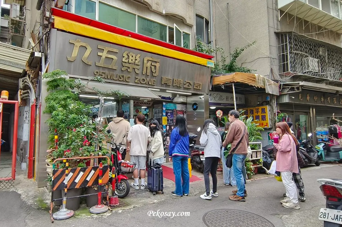 700cc茶飲10元開喝！西門「最便宜手搖店」藏身唱片行，還能加粉圓、椰果