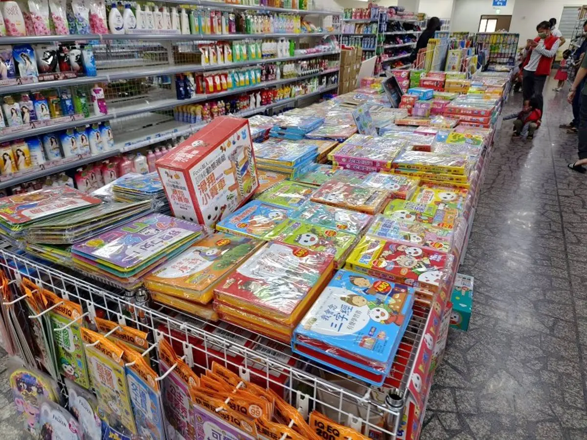 桃園最大「玩具界Costco」！破千坪超好逛，正版寶可夢、大型遙控車批發價爽買