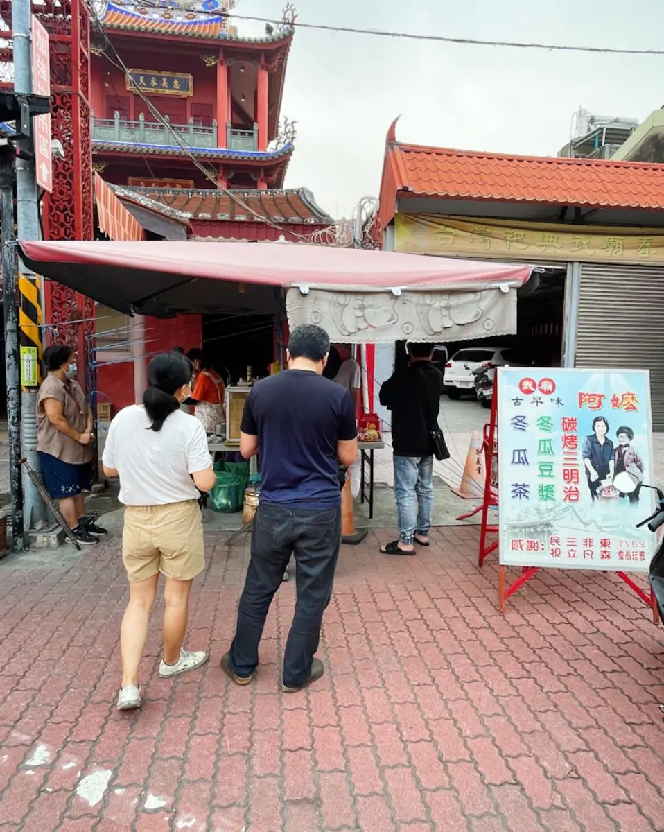 廟前60年「阿嬤牌三明治」!古早味豬油煎蛋軟嫩銷魂,炭火直烤金黃酥香 廟前60年「阿嬤牌三明治」!古早味豬油煎蛋軟嫩銷魂,炭火直烤金黃酥香