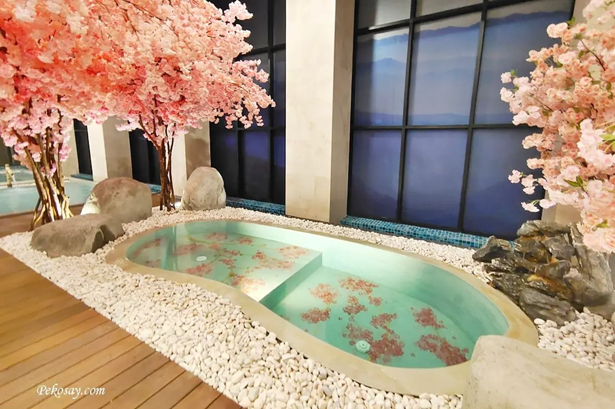 藏在雲裡的飯店！在高原上爽嗑火烤晚餐、泡櫻花湯，客房還有超大雙衛浴