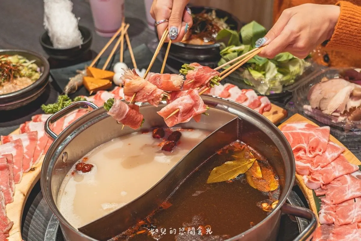 10元串串嗑到爽!台中超值「鴛鴦火鍋」320元開吃,烏龍麵、白飯無限供應 台中火鍋推薦:甯客串串鍋