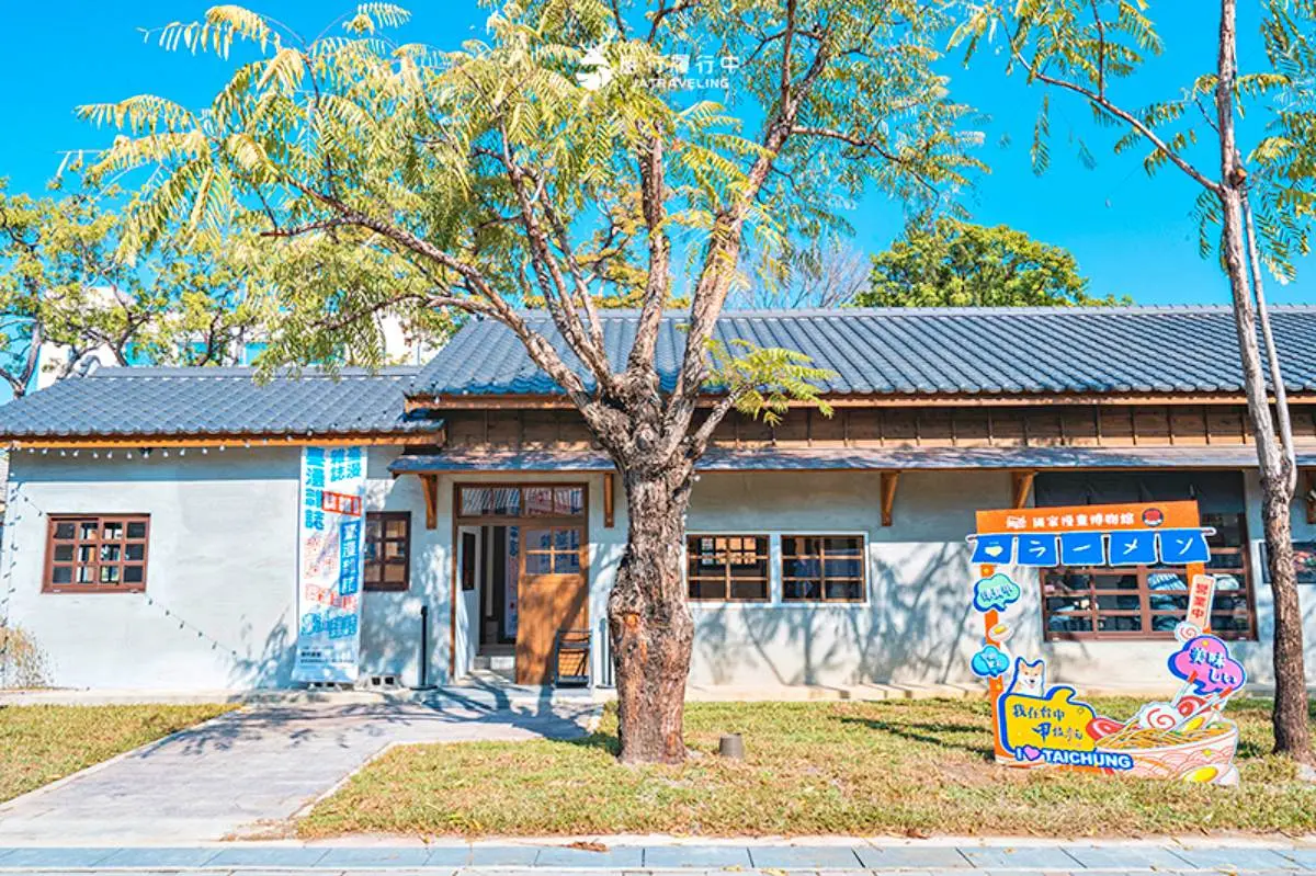 上千本漫畫免費看！全台唯一「漫畫博物館」在這，搶拍童趣浴場、絕美鏡湖