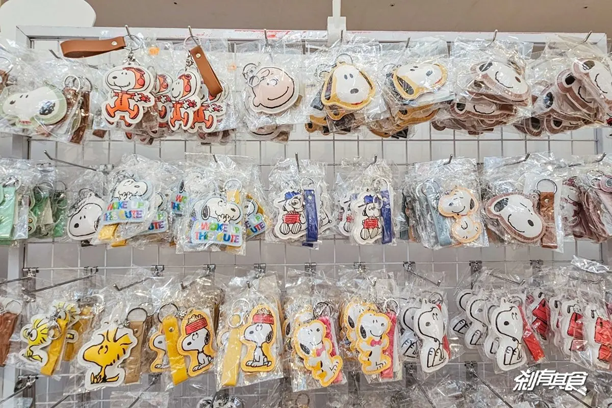 打卡３隻巨型史努比！開逛「史努比專賣店」百款周邊，趴睡史努比寶寶超萌
