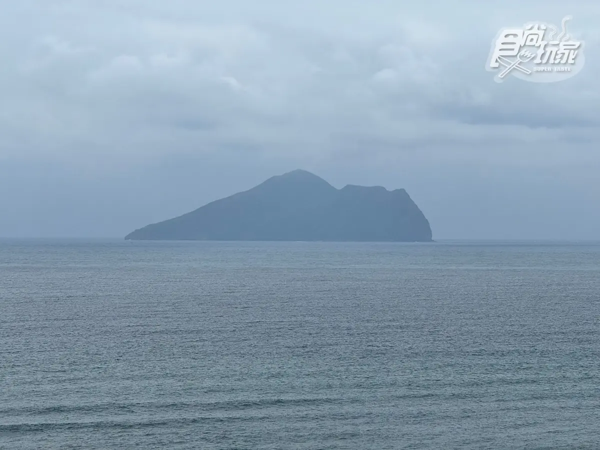 窗外就是龜山島！入住「陸地版郵輪」飯店爽泡溫泉，還嘗得到江振誠創意菜
