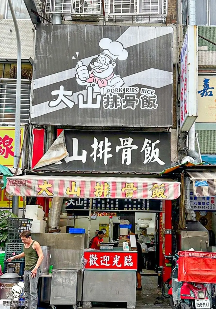 １個便當抵２餐！「巨無霸雞排飯」只要100元，「糖醋排骨」爆量肉條鋪滿滿