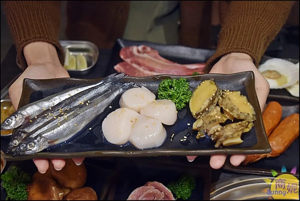 台中別只吃屋馬!4.8星「火烤兩吃」爽嗑百種食材,牛舌、和牛、生蠔無限吃 台中別只吃屋馬!4.8星「火烤兩吃」爽嗑百種食材,牛舌、和牛、生蠔無限吃