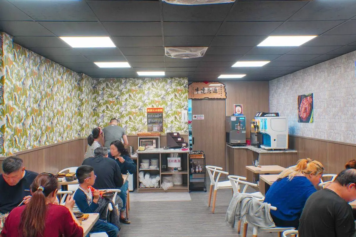 180元起爽吃自助吧！「高CP值牛排」加爆蔥海、香菜有夠狂，排餐加麵不加價
