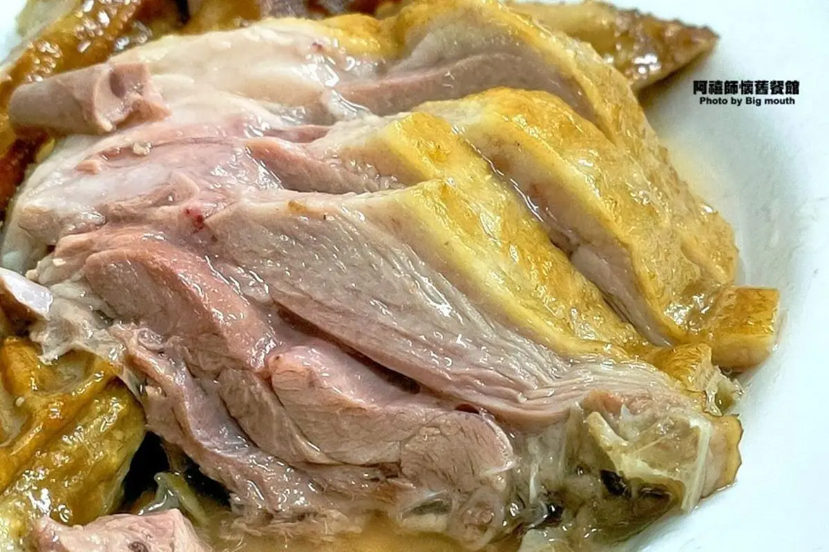 台中第一家「桶仔鵝」在這！獲頒「全台好吃鵝肉飯」第二名，甘蔗燻鵝粉嫩多汁