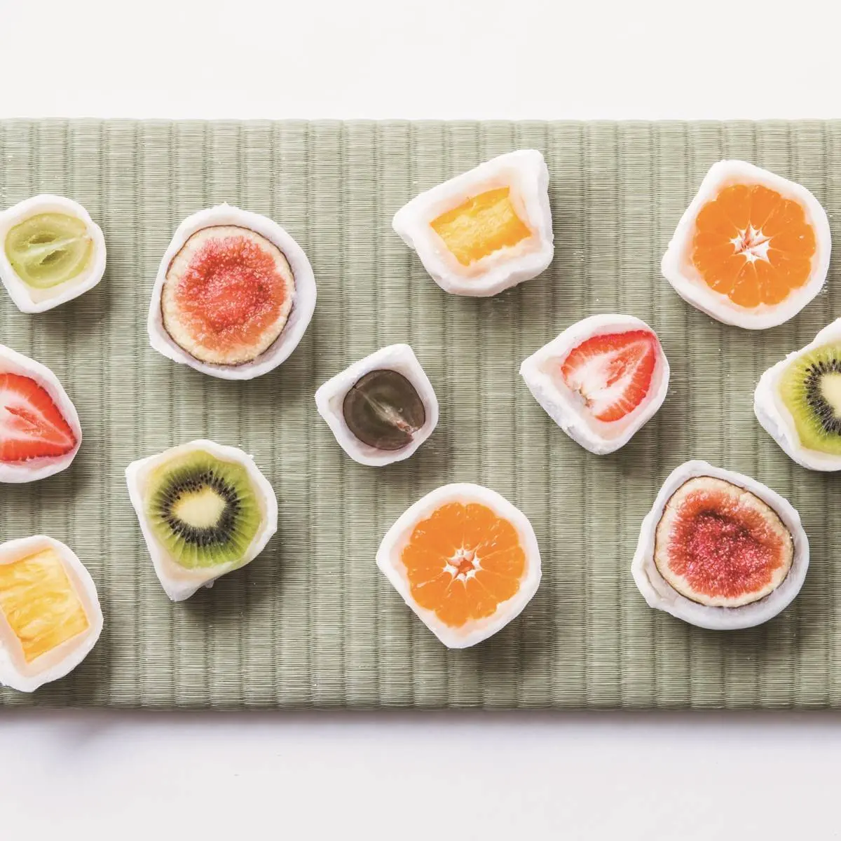 東京最新必吃!4款「創意系和菓子」伴手禮:黑白雙色蛋糕捲、剖面水果大福 東京最新必吃!4款「創意系和菓子」伴手禮:黑白雙色蛋糕捲、剖面水果大福