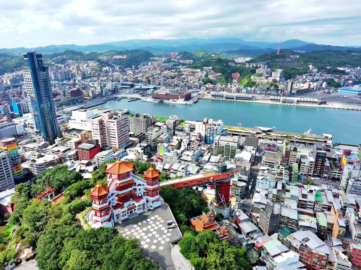 基隆「全新景觀塔」試營運免費逛!6大亮點:20秒登頂賞海景、高空景觀書店 基隆「全新景觀塔」試營運免費逛!6大亮點:20秒登頂賞海景、高空景觀書店