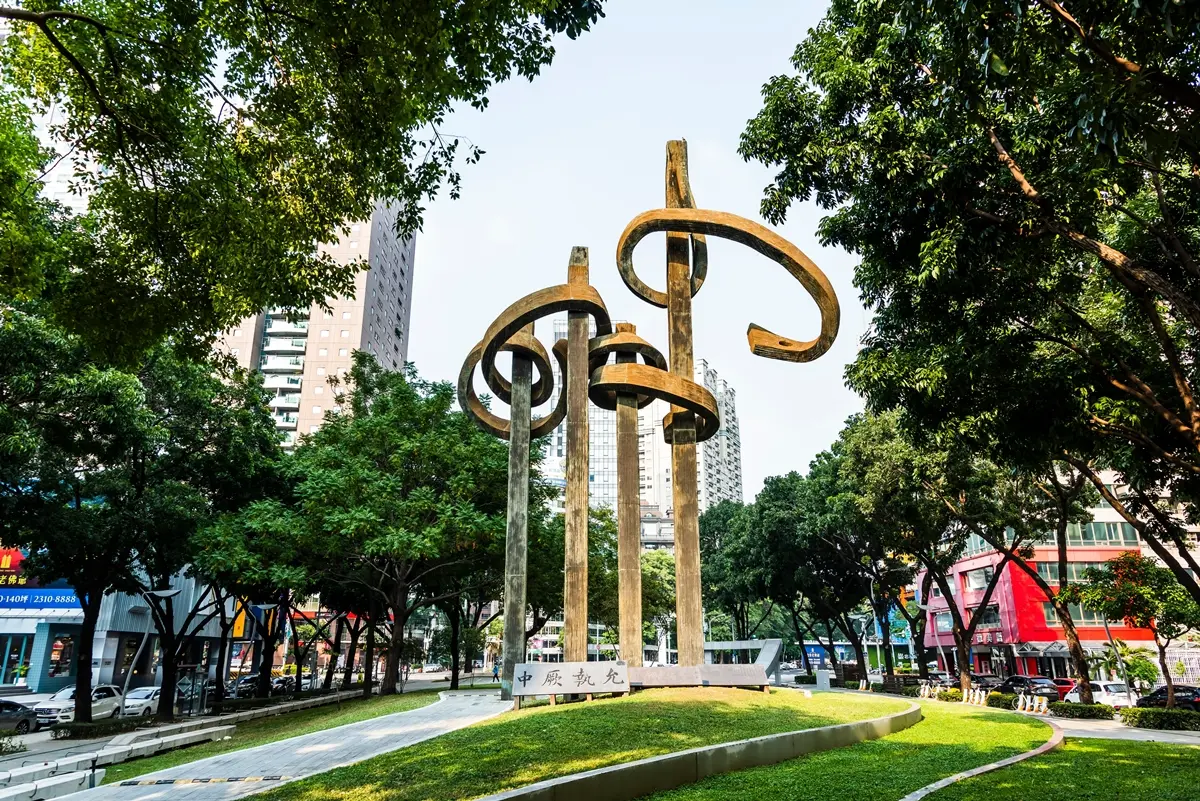 台中一日遊必去景點是?一票網友狂推「它」Google4.5星好評,外國遊客也認證 台中一日遊必去景點是?一票網友狂推「它」Google4.5星好評,外國遊客也認證