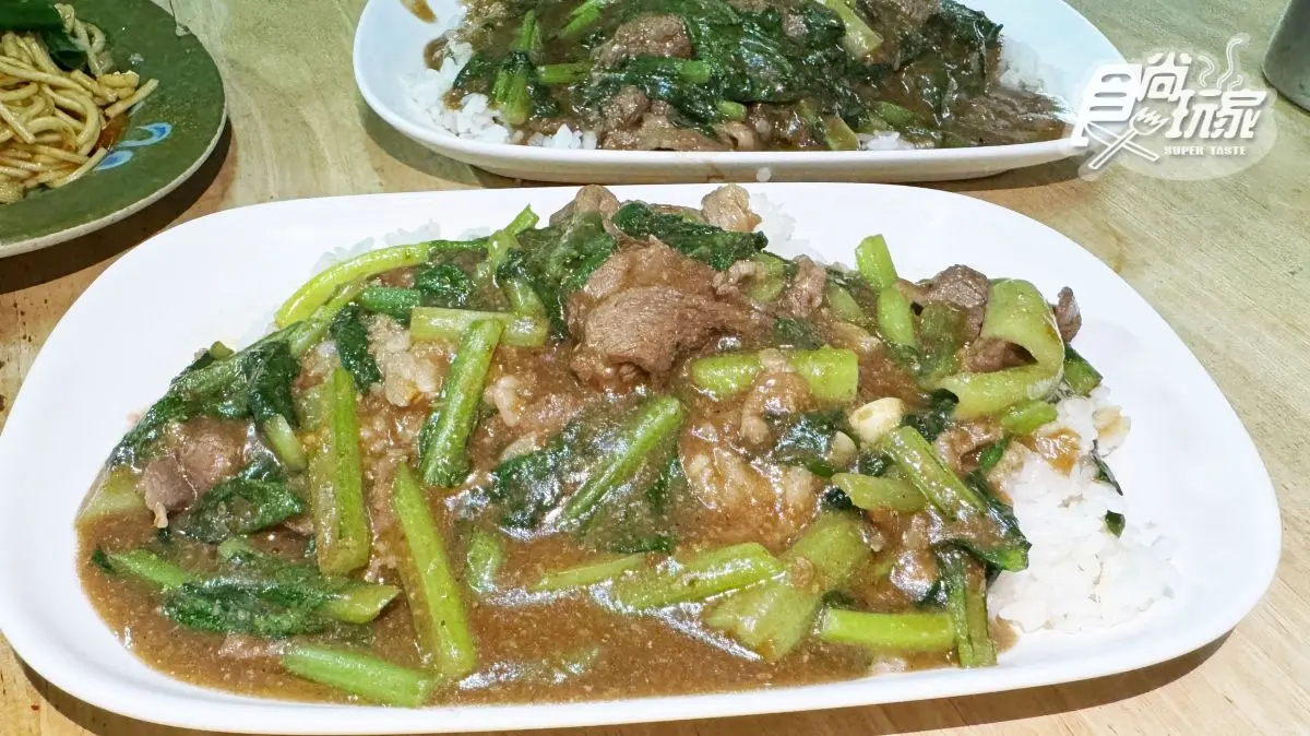 高雄楠梓美食推薦TOP14!14元彈牙肉圓、平價爆量炒飯、人氣蒜味蟹腳 楠梓美食:彬岡山羊肉火鍋|大骨湯、飲料喝到飽