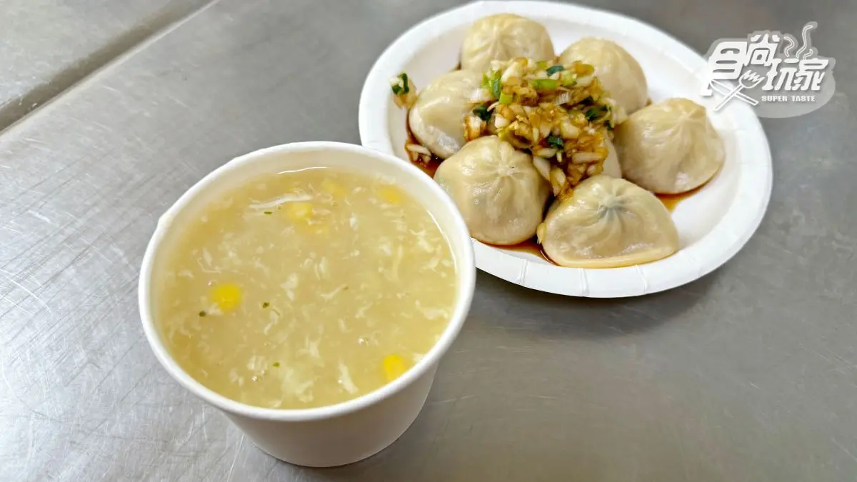高雄楠梓美食推薦TOP14!14元彈牙肉圓、平價爆量炒飯、人氣蒜味蟹腳 楠梓美食:港都金口福小籠湯包|加爆蔥蒜超唰嘴