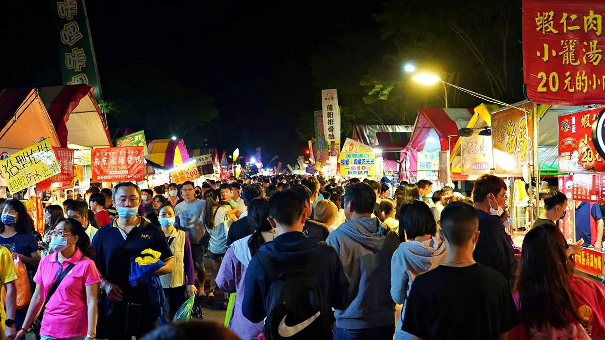 全台唯一「民俗美食市集」只有２天！逾450家竹藝小物、夜市美食攤位逛到腳痠