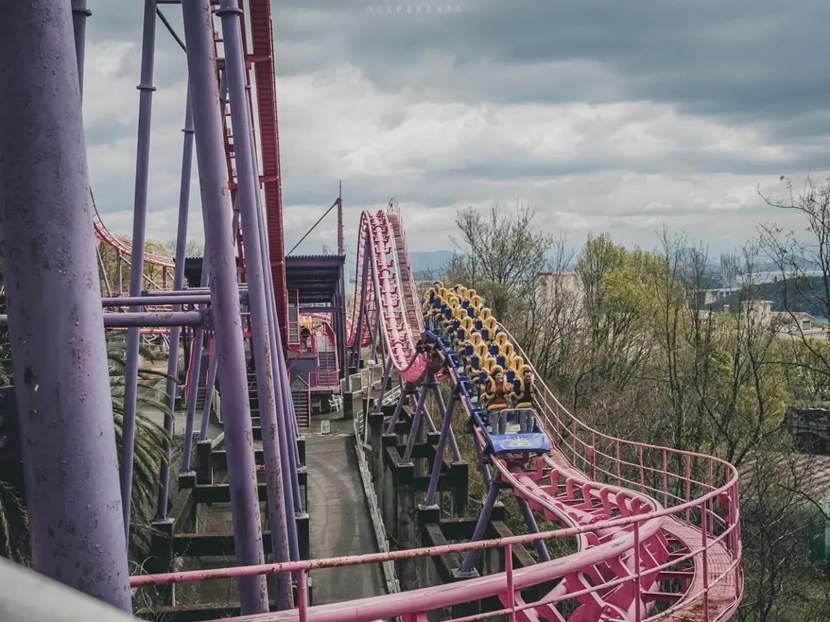 岡山「隱藏版遊樂園」!4樓高踩腳踏車賞海景、還有站著玩的雲霄飛車 岡山「隱藏版遊樂園」!4樓高踩腳踏車賞海景、還有站著玩的雲霄飛車