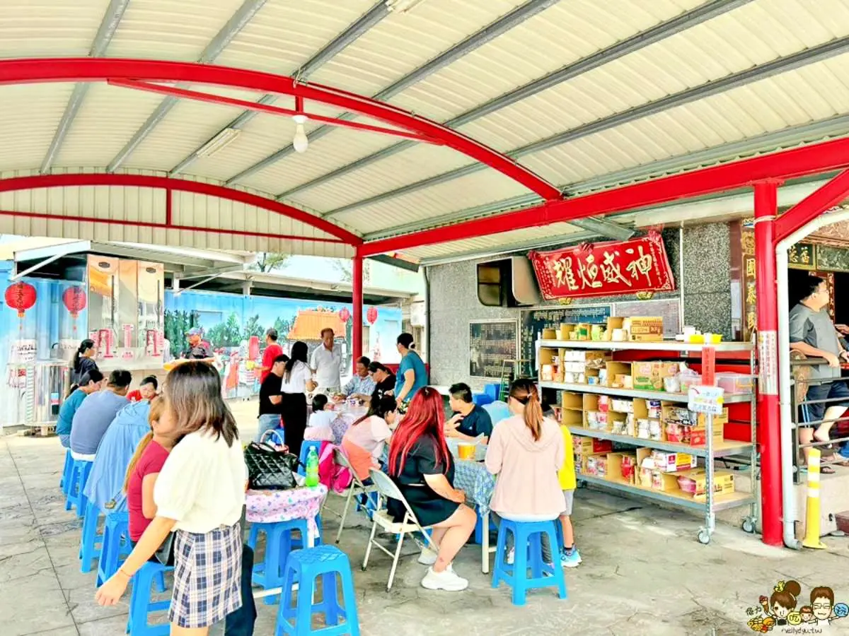 南台灣第一家「泡麵土地公廟」地點曝！拜完免費吃保庇泡麵，邊搭海景好愜意