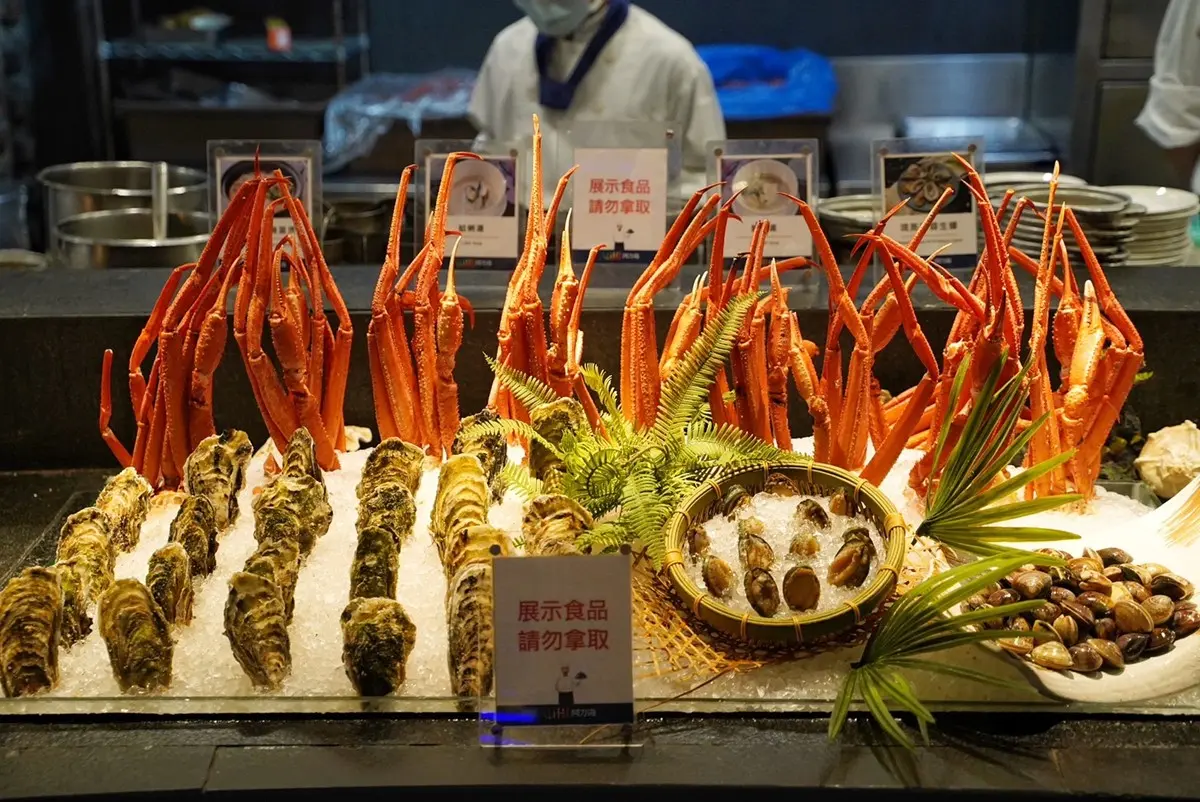 龍蝦粥一次給半隻！台南「吃到飽天花板」，大干貝、松葉蟹、肥嫩生魚片隨你嗑