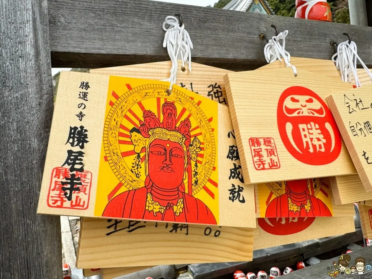 整座山壁擺滿不倒翁!大阪隱藏版賞楓必遊景點,必抽達摩籤試手氣 整座山壁擺滿不倒翁!大阪隱藏版賞楓必遊景點,必抽達摩籤試手氣