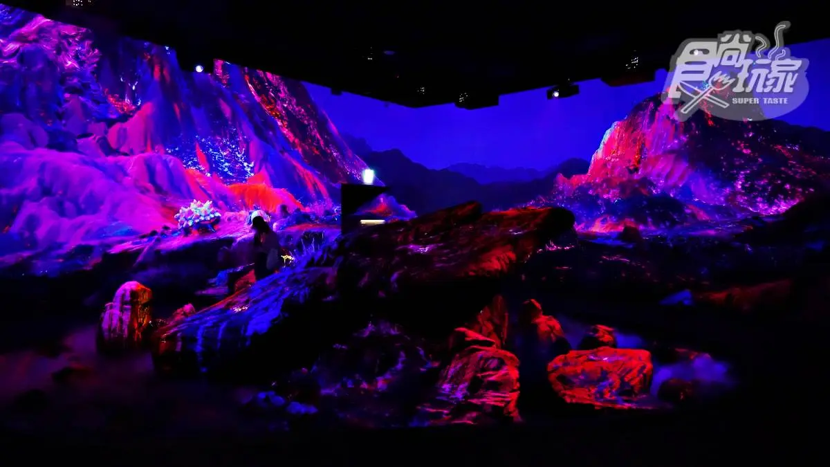 開箱全球最大「太空沉浸式展覽」!占地6000坪逛到腿軟,18展間媲美teamLab 開箱全球最大「太空沉浸式展覽」!占地6000坪逛到腿軟,18展間媲美teamLab