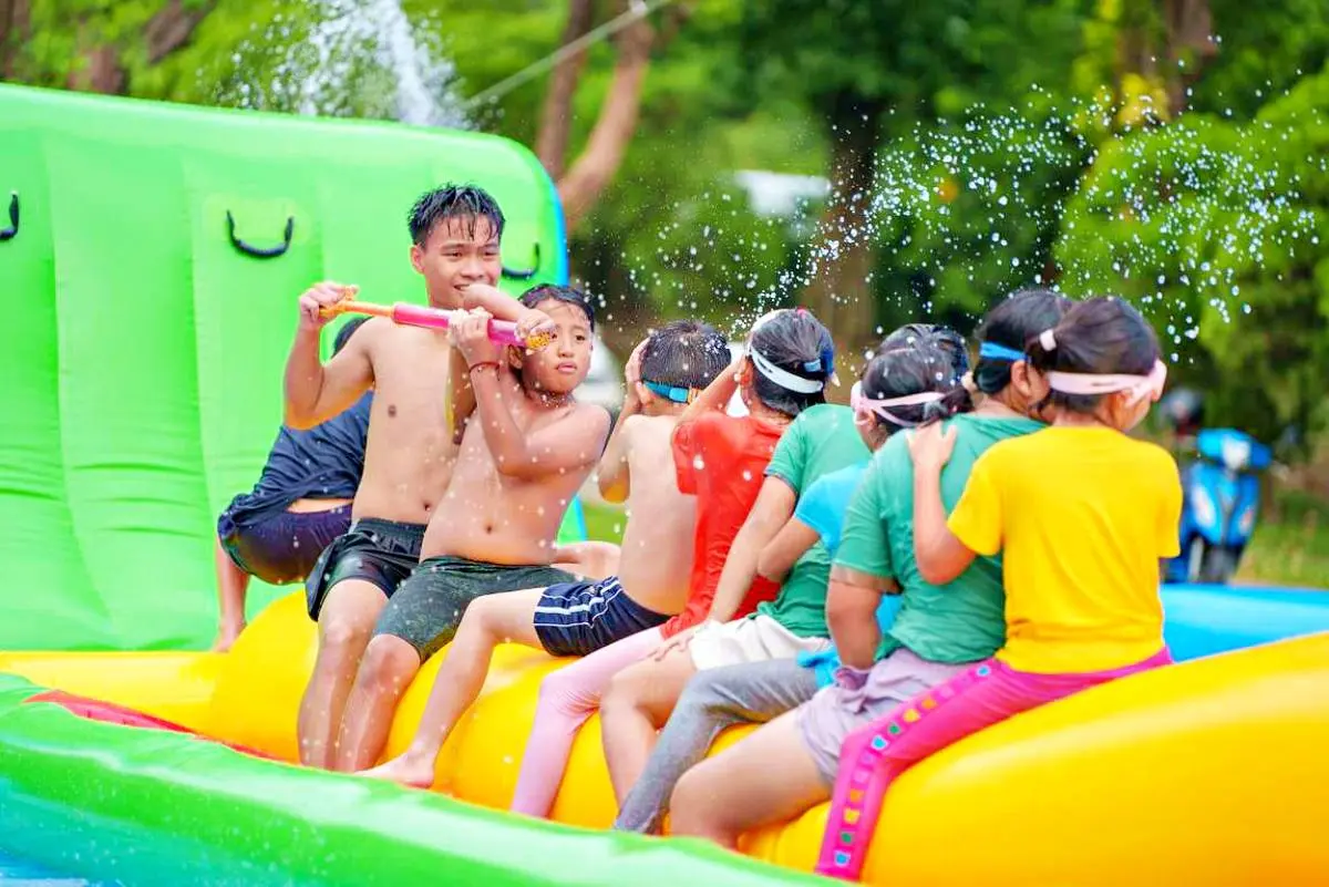 「這樣做」免費玩高雄氣墊水樂園!搶限量50元折價券逛市集,週末限定快衝 「這樣做」免費玩高雄氣墊水樂園!搶限量50元折價券逛市集,週末限定快衝