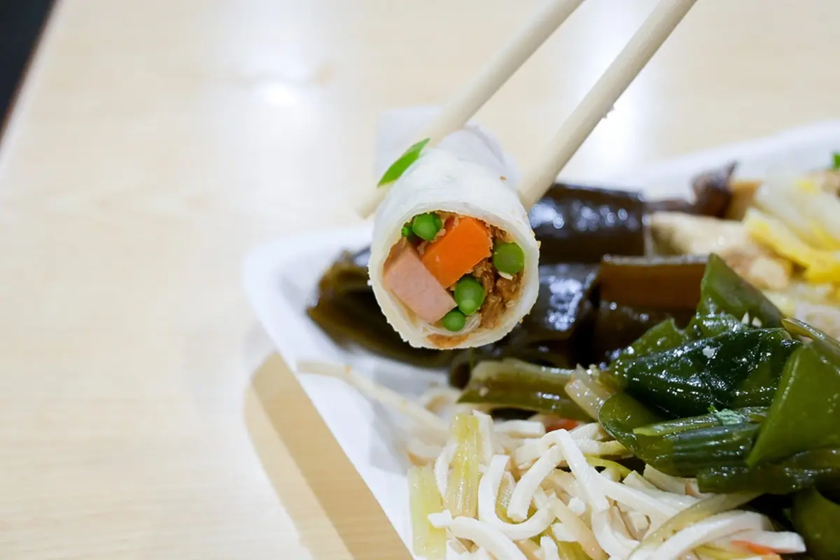 自助餐吃到飽只要130元！台北高CP值素食，炒米粉、滷味、甜湯50樣任夾