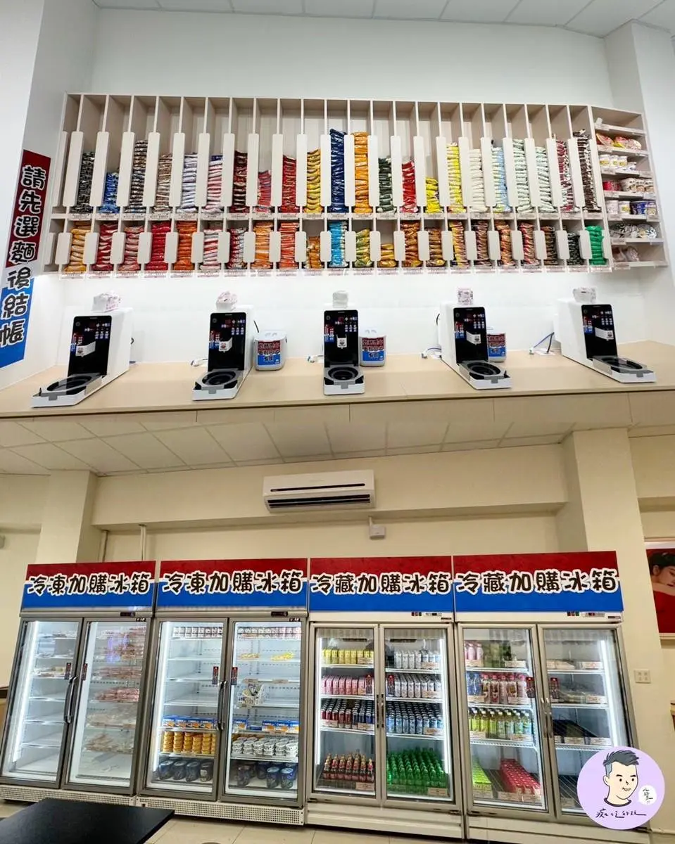 全台最大「24Ｈ自助拉麵店」在這！170種各國泡麵任選，免費加自助吧10種料