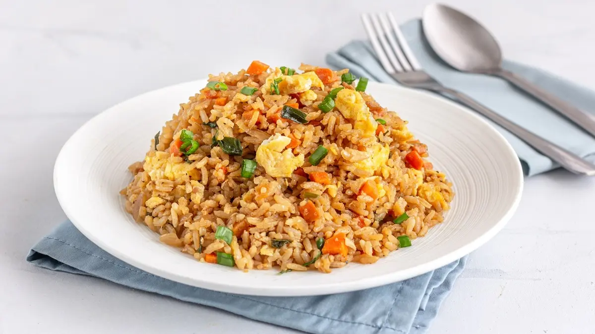 炒飯一定要用隔夜飯？內行人打臉電影《食神》，曝３技巧更會粒粒分明