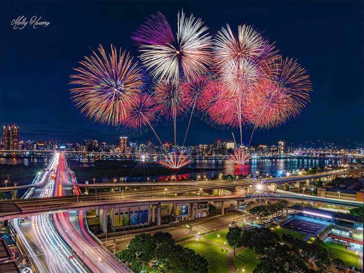 2024大稻埕煙火「這4天」綻放!演唱會卡司、周邊美食景點、交通管制全攻略 2024大稻埕煙火「這4天」綻放!演唱會卡司、周邊美食景點、交通管制全攻略