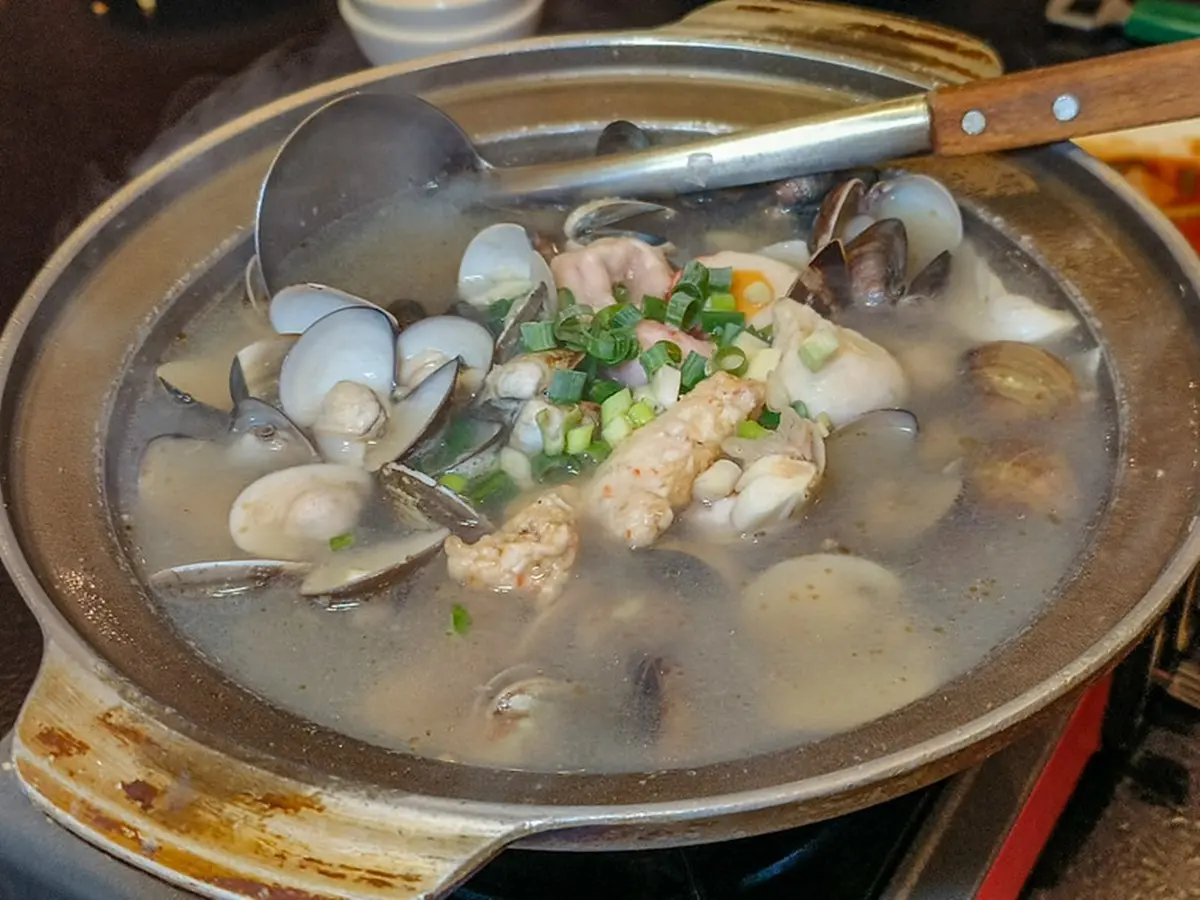 AI教父黃仁勳也愛「百元熱炒」!兆元CEO欽點菜色曝光,網友好評讚名不虛傳 AI教父黃仁勳也愛「百元熱炒」!兆元CEO欽點菜色曝光,網友好評讚名不虛傳