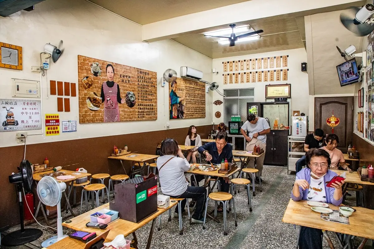 烤黑輪登上《米其林》！飄香50年攤車賣到開店面，免費喝關東煮湯人情味滿滿