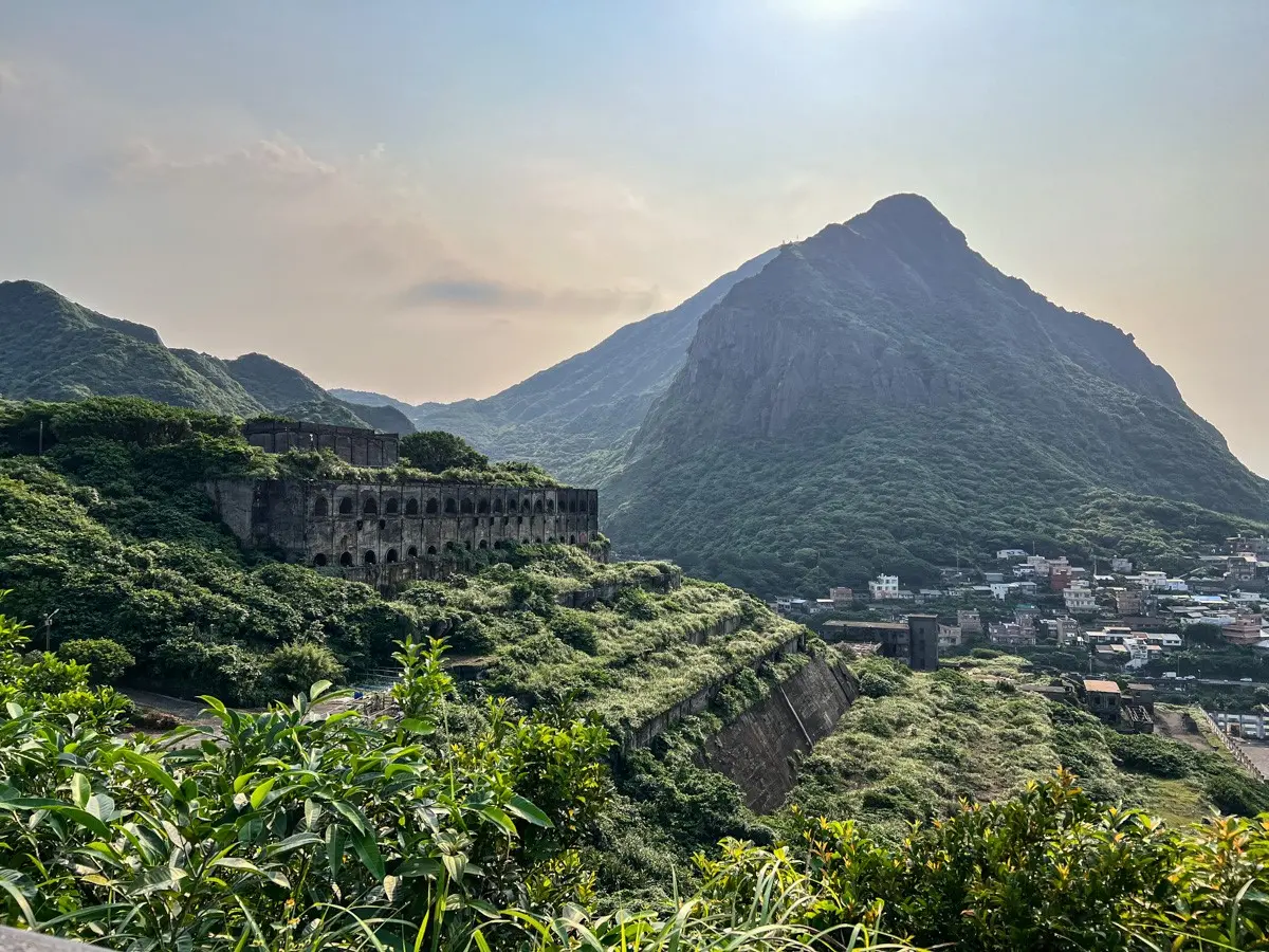 【新開店】十三層遺址走路就到！水湳洞祕境民宿２人起包棟，歐式早餐免費送