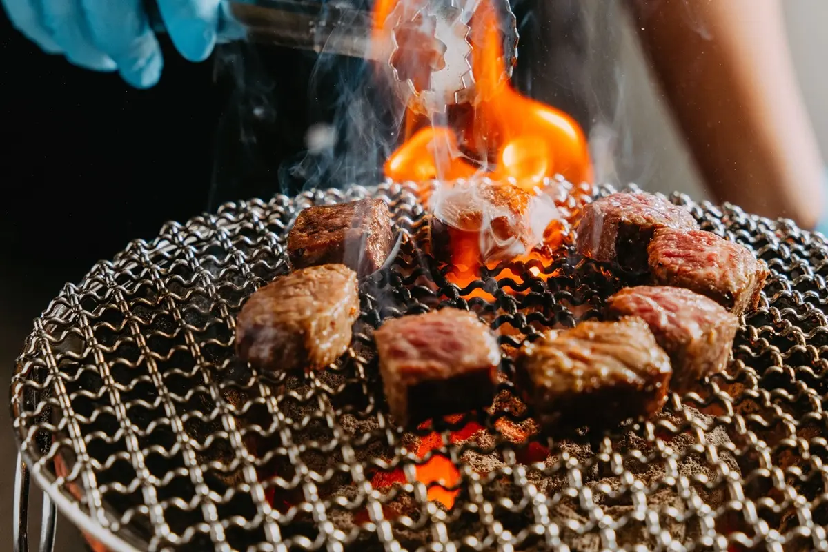 【獨家】胡同燒肉「和牛牛舌買一送一」!插旗微風信義,消費滿2000送2000 【獨家】胡同燒肉「和牛牛舌買一送一」!插旗微風信義,消費滿2000送2000