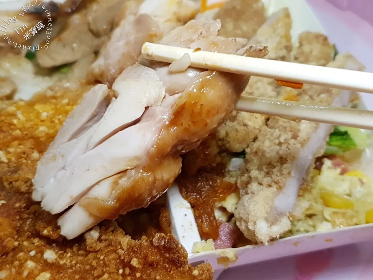 挑戰台北最便宜!便當3拼主菜+5配菜僅120元,隱身夜市還沒開門先排爆 挑戰台北最便宜!便當3拼主菜+5配菜僅120元,隱身夜市還沒開門先排爆