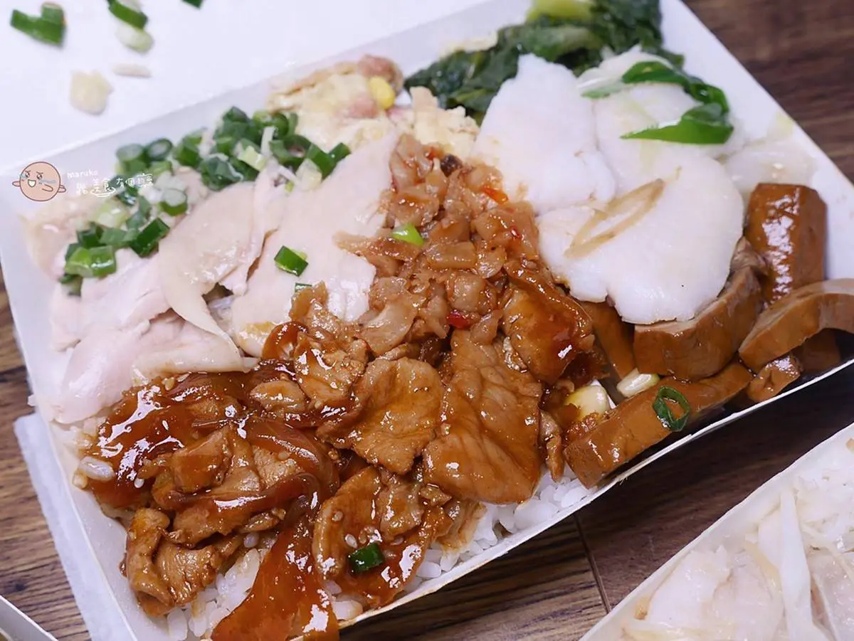 挑戰台北最便宜!便當3拼主菜+5配菜僅120元,隱身夜市還沒開門先排爆 挑戰台北最便宜!便當3拼主菜+5配菜僅120元,隱身夜市還沒開門先排爆