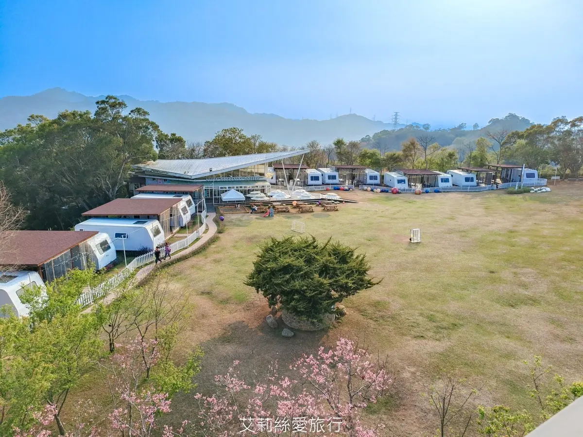 苗栗新「懶人露營車」開箱!3000坪草地、充氣滑梯小孩玩瘋,順遊行程一次看 苗栗新「懶人露營車」開箱!3000坪草地、充氣滑梯小孩玩瘋,順遊行程一次看