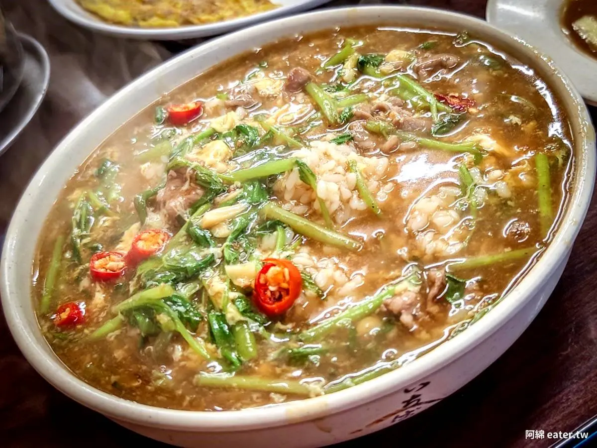 桃園人激推「平價炒羊肉」！爆量羊肉炒麵、燴飯百元有找，路邊攤賣到開店面