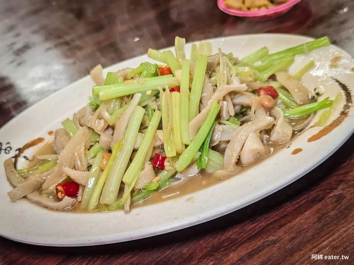 桃園人激推「平價炒羊肉」！爆量羊肉炒麵、燴飯百元有找，路邊攤賣到開店面