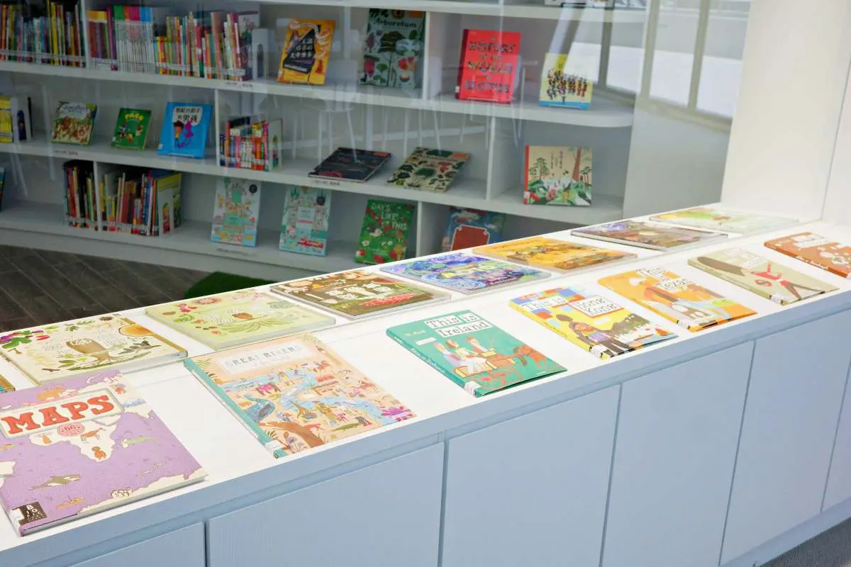 南台灣最美圖書館「這時」開幕！純白圓弧書牆美翻，還能遠眺山景放空好Chill